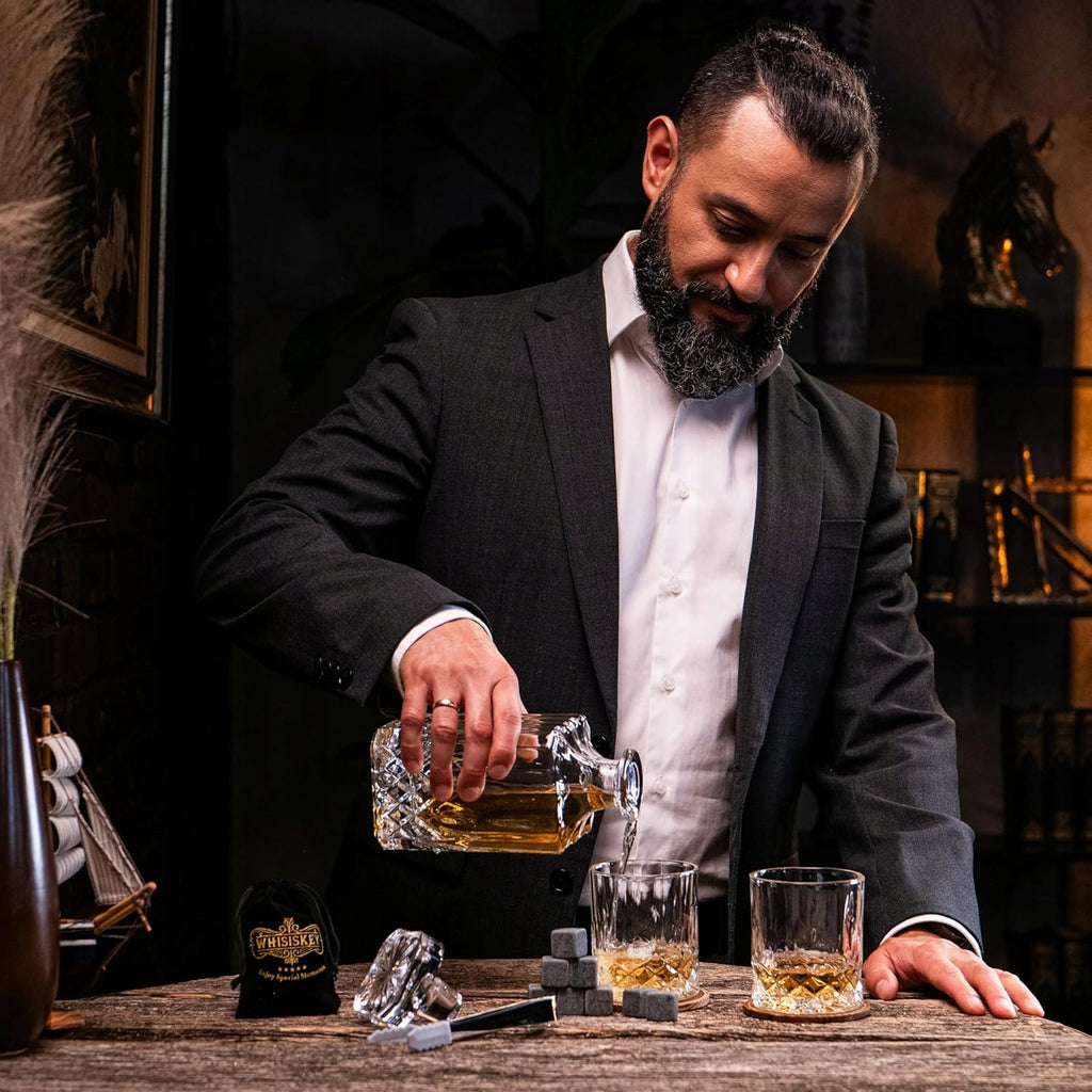 Lovreno Whisky Premium — Karafka kryształowa + 2 szklanki + kamienie chłodzące w drewnianej skrzynce