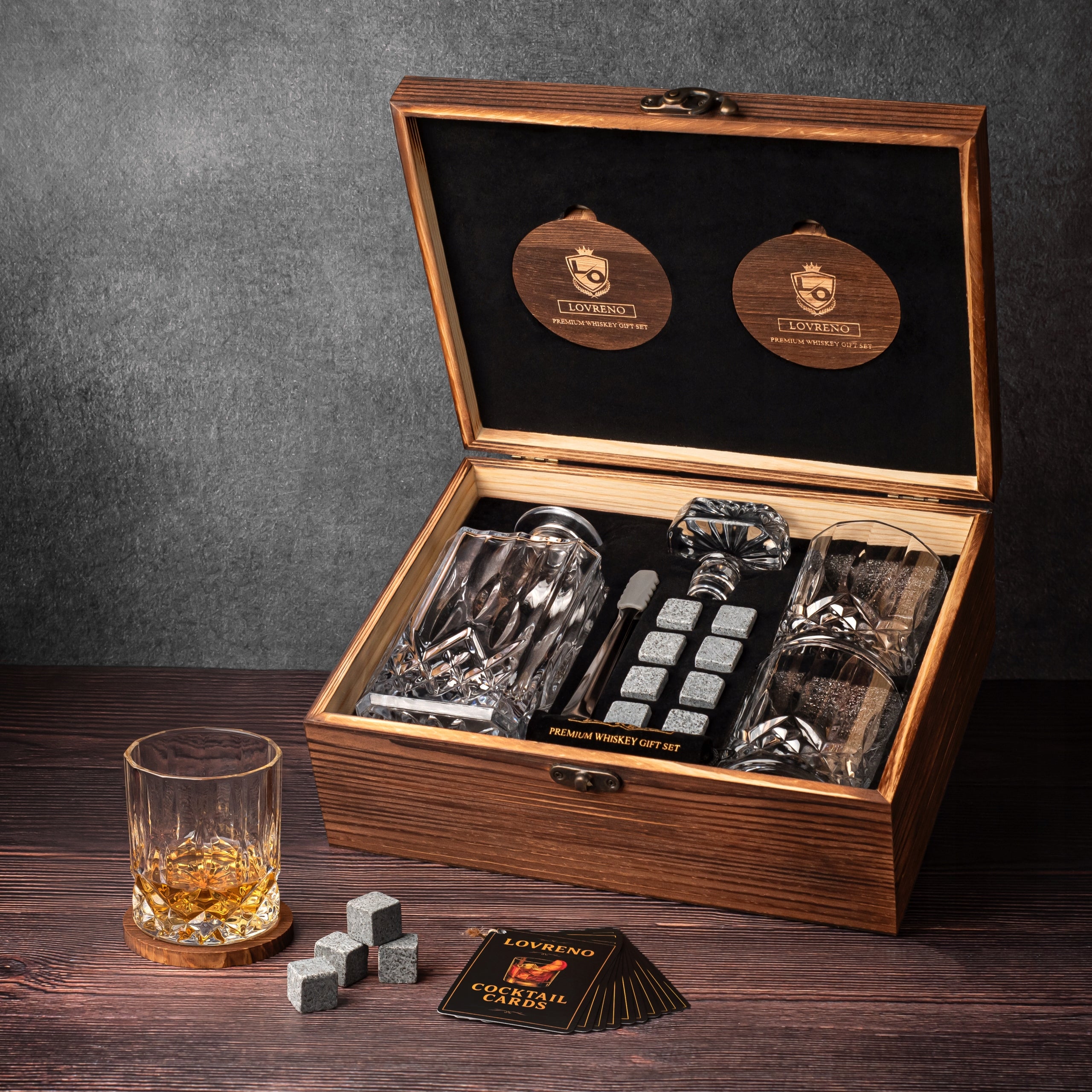 Lovreno Whisky Premium — Karafka kryształowa + 2 szklanki + kamienie chłodzące w drewnianej skrzynce